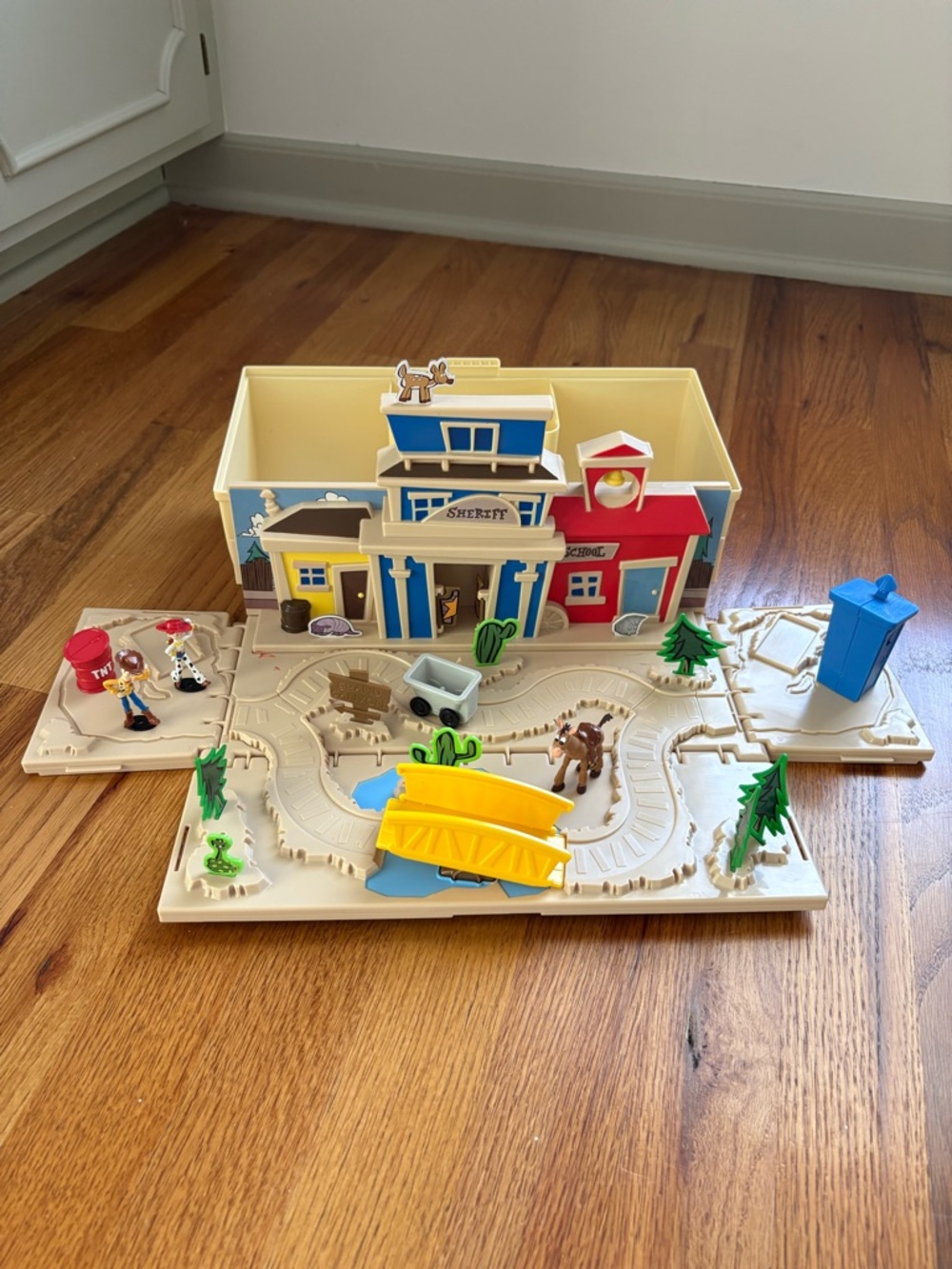 Disney/Pixar Toy Story Woody’s Round Up Fold-Out Playset - Woody Jessie Bullseye